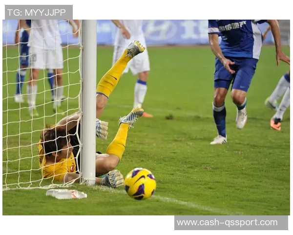 男足球运动员在赛场上的尴尬瞬间与背后的故事揭秘