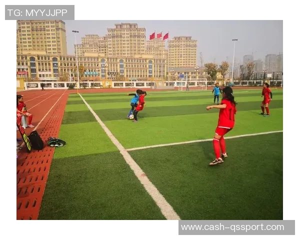 耐克足球精英袜助力运动表现提升让你在赛场上尽显风采 耐克足球精英袜助力运动表现提升让你在赛场上尽显风采